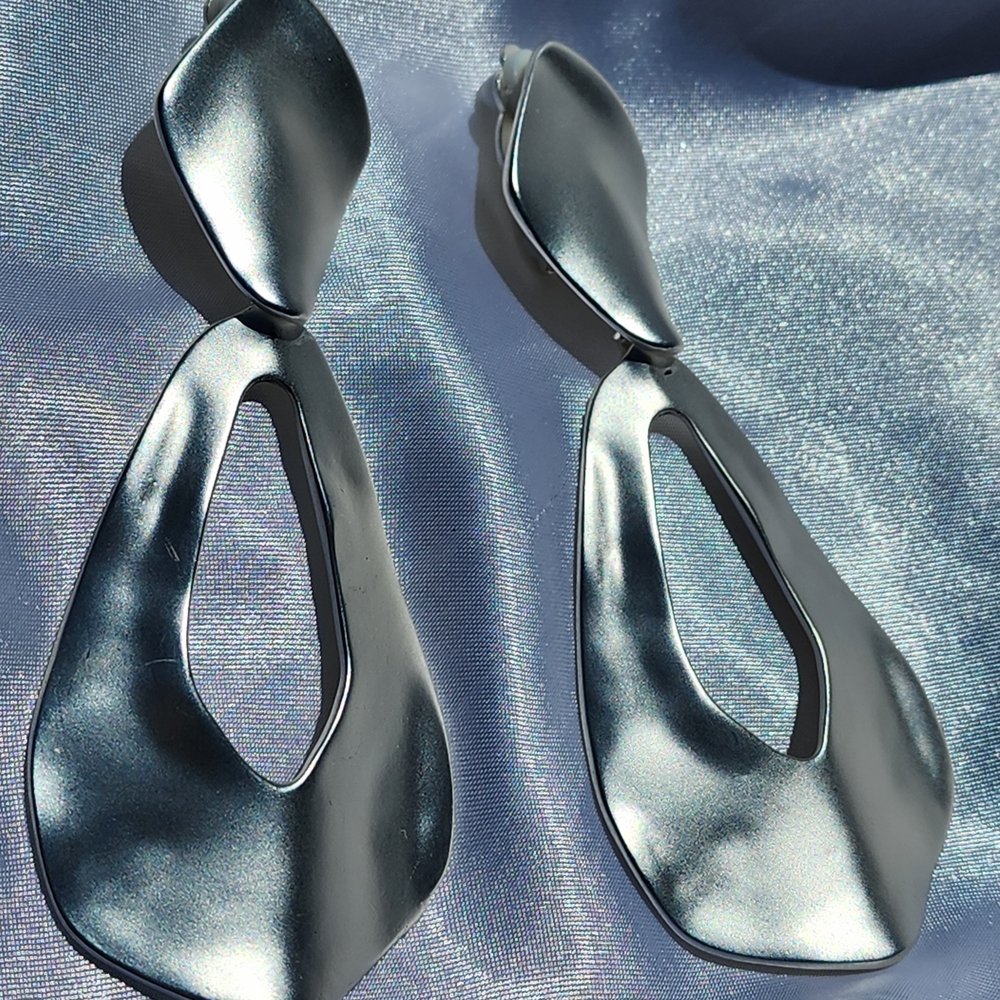 Fashion Jewelry Women's Silver-tone Teardrop Shape Clip-on Drop Earrings - Picture 6 of 8